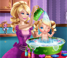 Prenses Barbie Bebeğini Yıkıyor