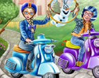 Elsa ve Anna Scooter Gezintisi