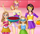 Süper Barbie Meyveli Tart Yapıyor